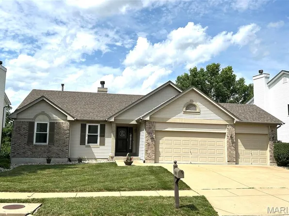 2111 Meramec Meadows Dr, Fenton, MO 63026