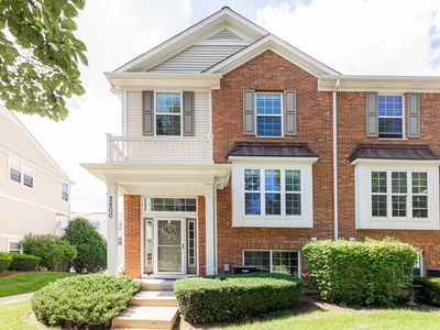 2800 Neubauer Cir, Lindenhurst, IL, 60046