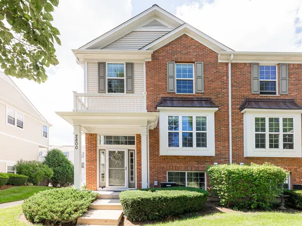 2800 Neubauer Cir, Lindenhurst, IL 60046