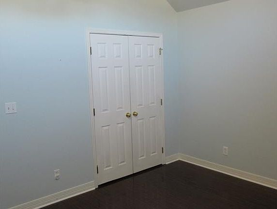 4th image of 221 Avondale Ln