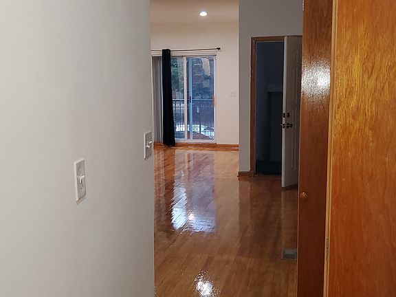 5th image of 1247 W Erie St APT 1