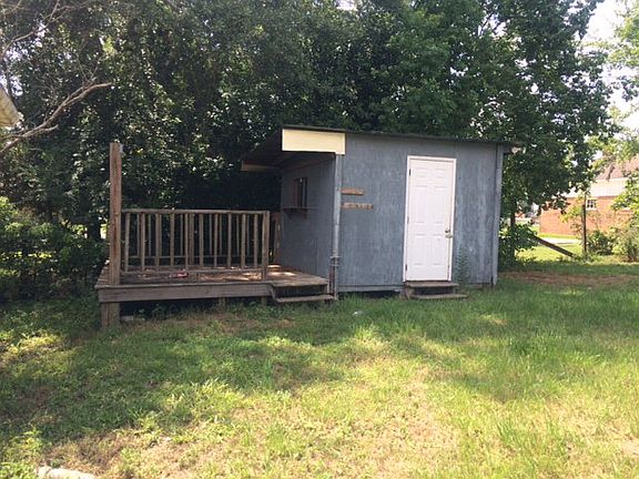 2nd image of 301 Hart St