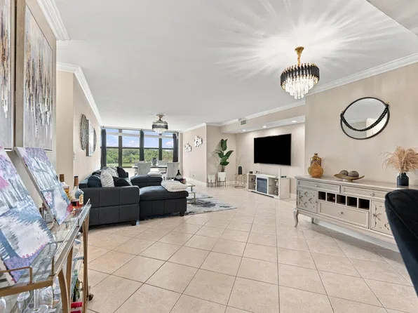 2766 Carambola Circle S #305, Coconut Creek, FL 33066