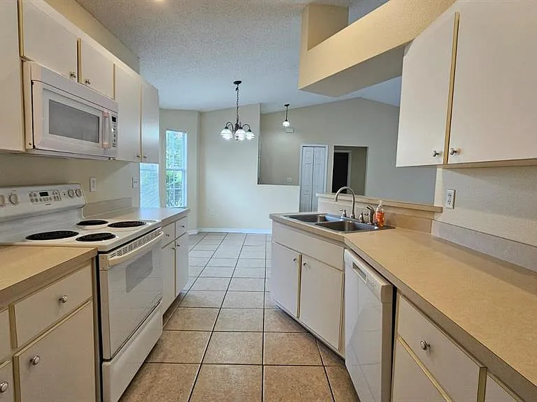 10368 Lansfield St — Photo 15