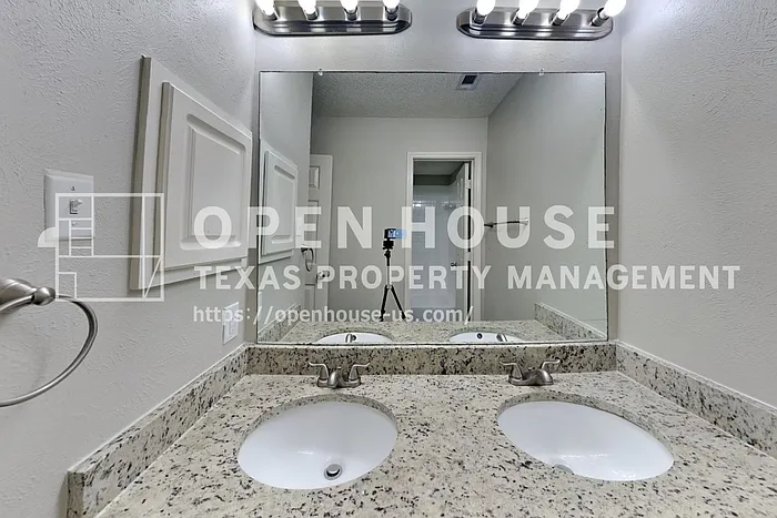 906 Carnegie Ct — Photo 18