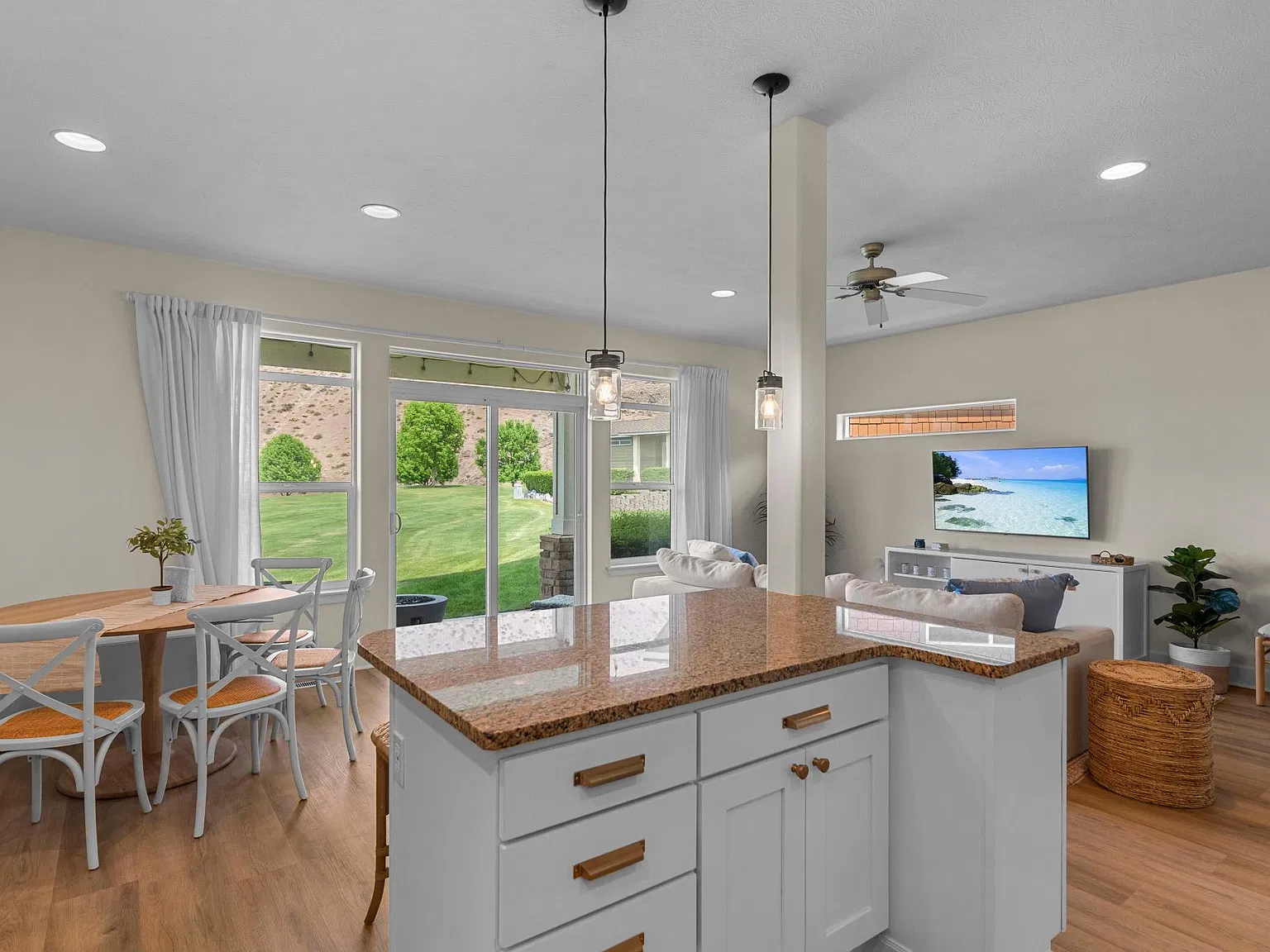 9216 Canyon Dr NW — Photo 4