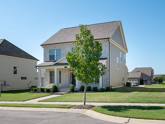 2nd image of 797 Ravensdowne Dr