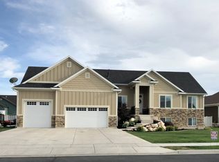 2393 W 3375 N, Farr West, UT 84404