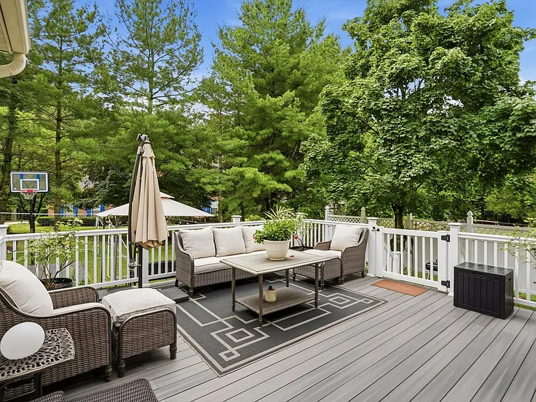10 Graveswood Ct — Photo 35