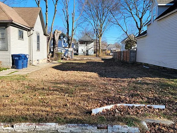 916 S 4th St, Terre Haute, IN 47807