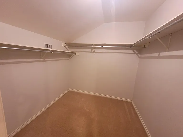 414 Amberwood Cir — Photo 32
