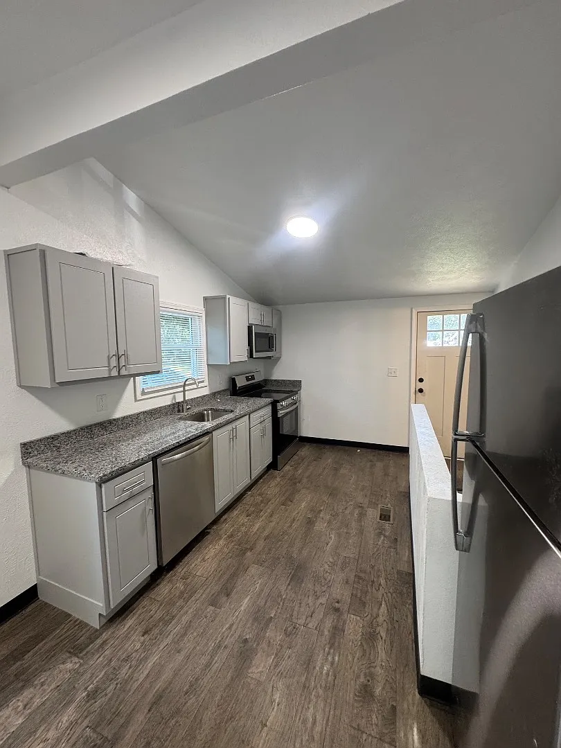 420 N Main St — Photo 3