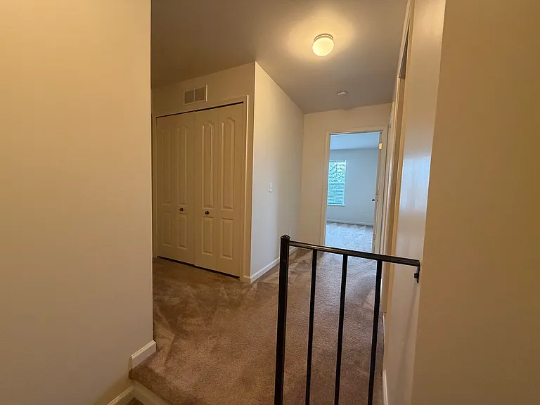 102 Riversedge Dr — Photo 10