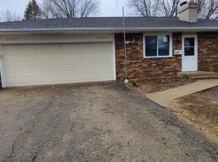 2209 Denver Dr, Rockford, IL 61108