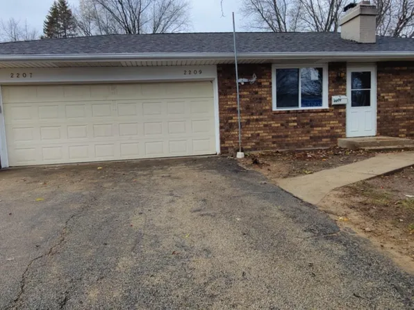 2209 Denver Dr, Rockford, IL 61108
