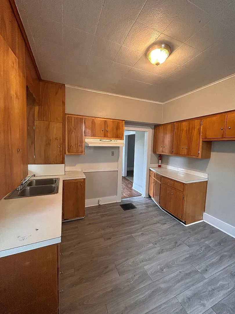 1815 Bayer Ave — Photo 3