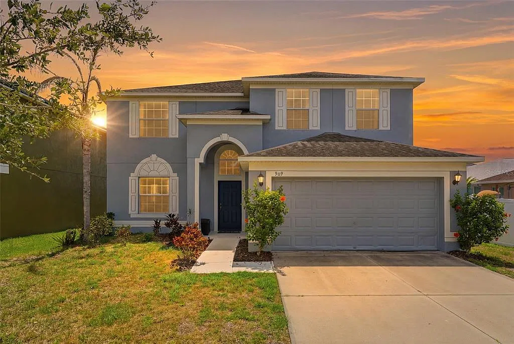 6 bed, 3.0 bath, 3023 sqft, $2,850 — Photo 1
