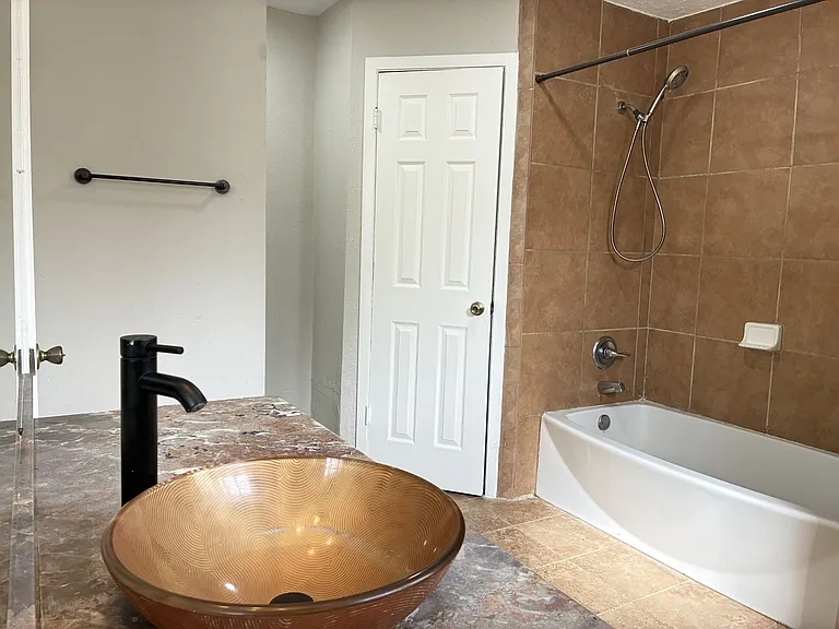 4211 Autumn Meadow Dr — Photo 16