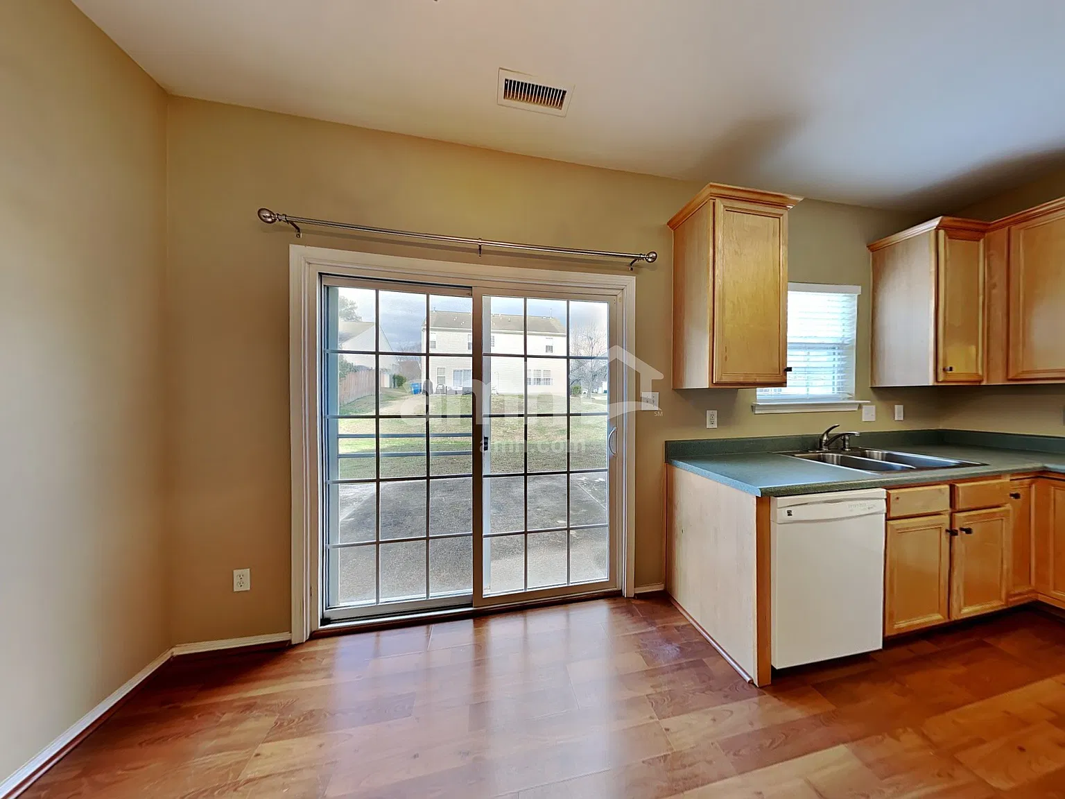 4 bed, 2.5 bath, 2461 sqft, $2,445 — Photo 4