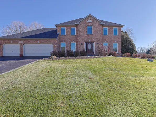 39W059 Foxwood Ln, St Charles, IL 60175