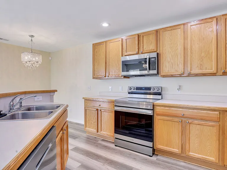 51 Fairgreen St — Photo 9