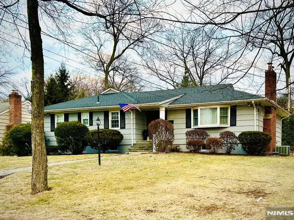 88 Buckingham Dr, Ramsey, NJ 07446