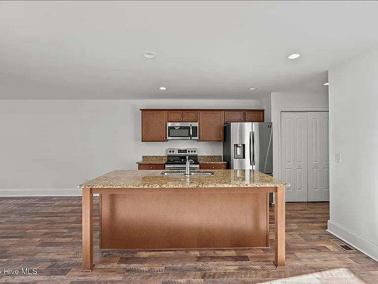 426 W Illinois Ave — Photo 9