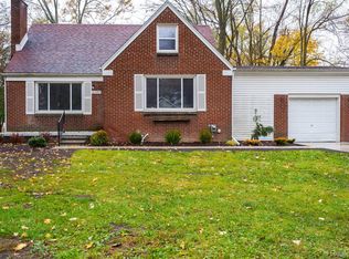 21397 Greenview Rd, Southfield, MI 48075