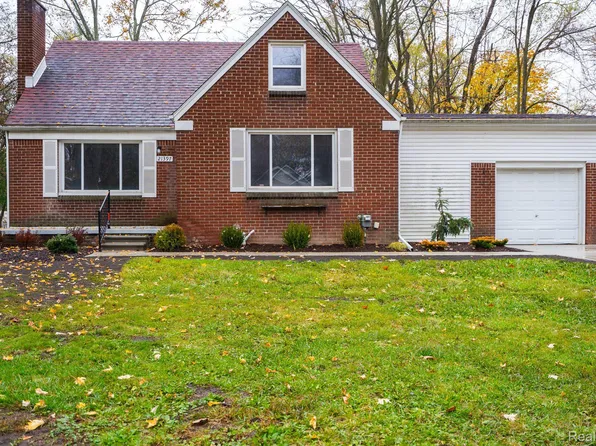 21397 Greenview Rd, Southfield, MI 48075