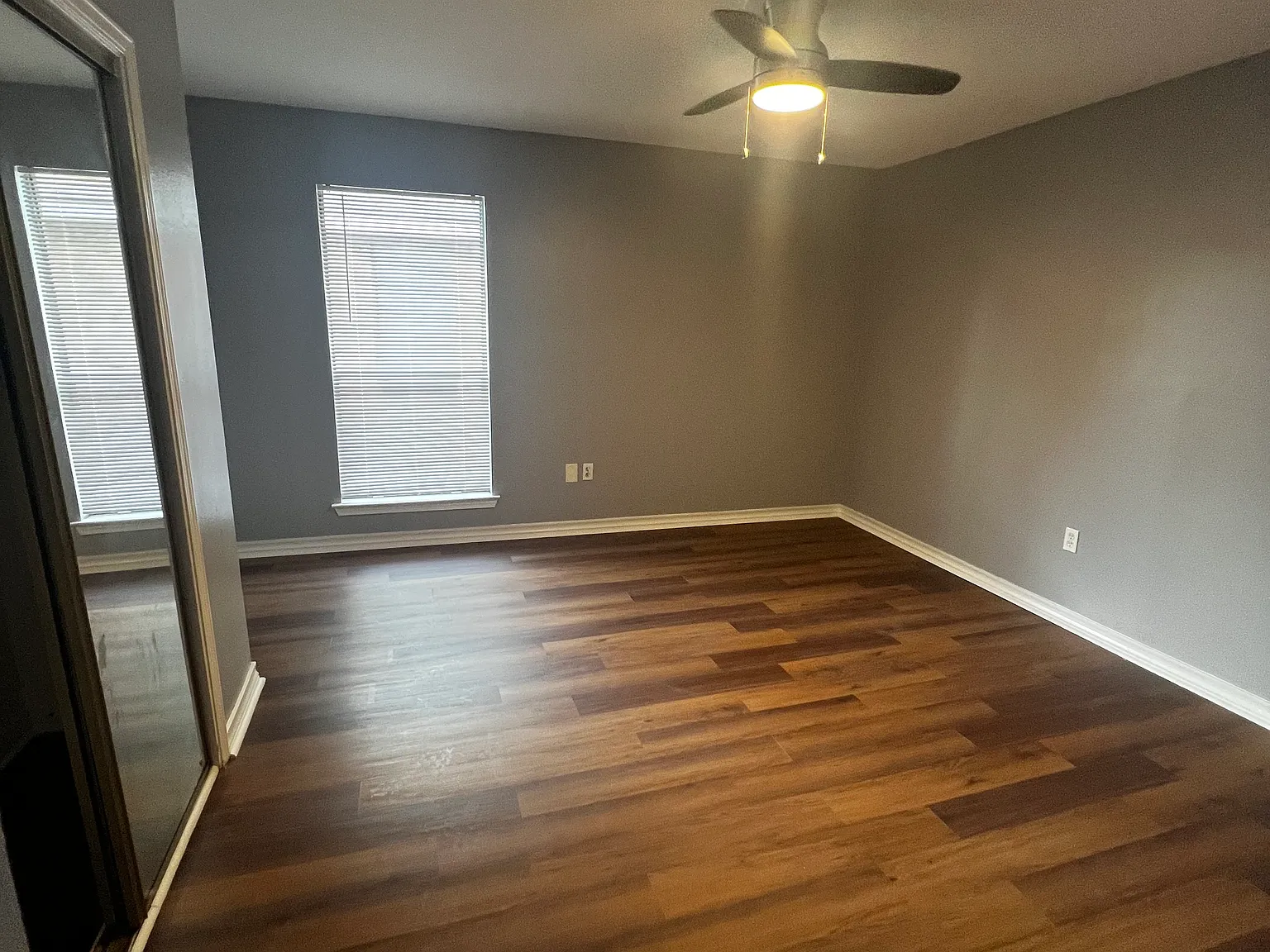 2 bed, 1400 sqft, $1,000 — Photo 2
