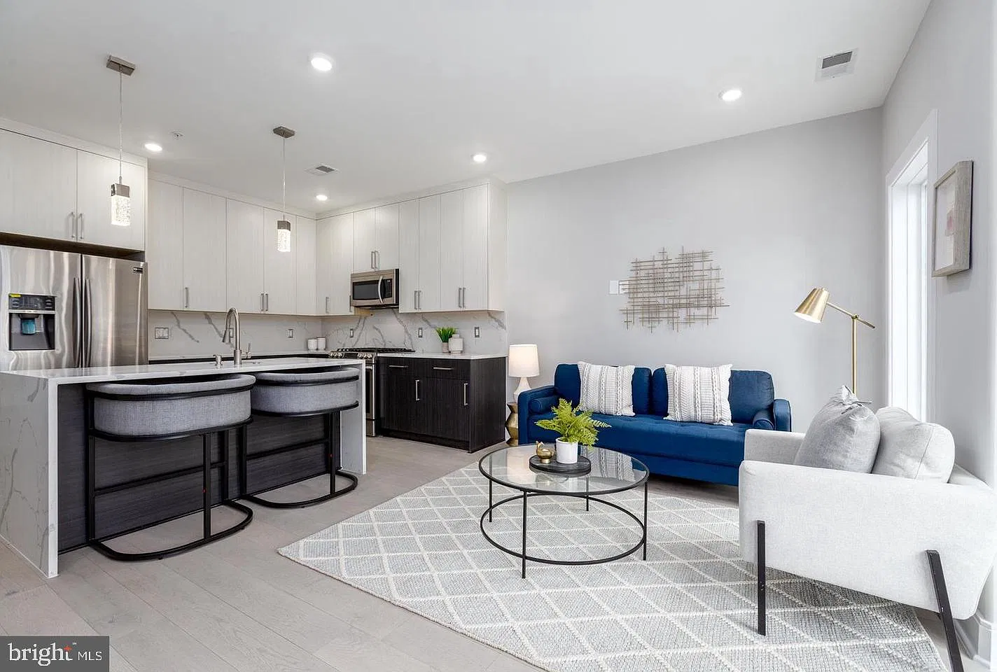 2 bed, 1054 sqft, $3,200 — Photo 3