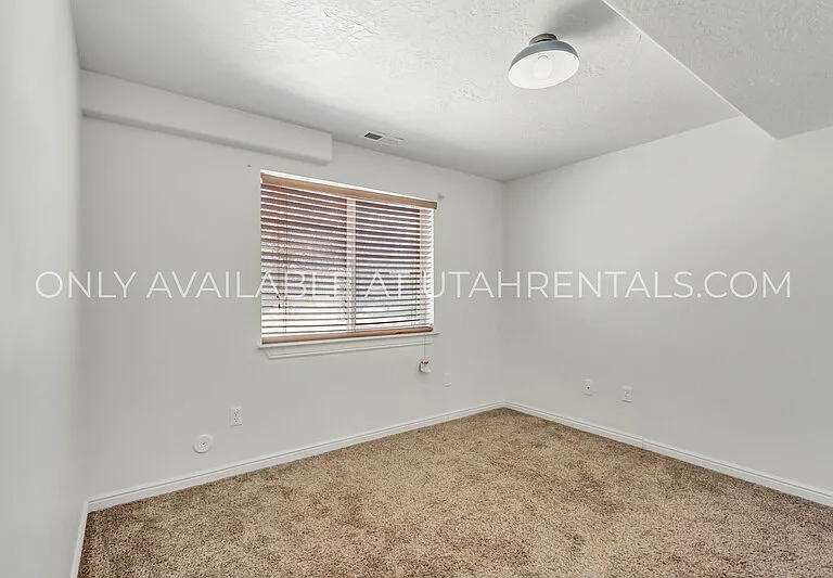 1328 S 1550 E — Photo 14