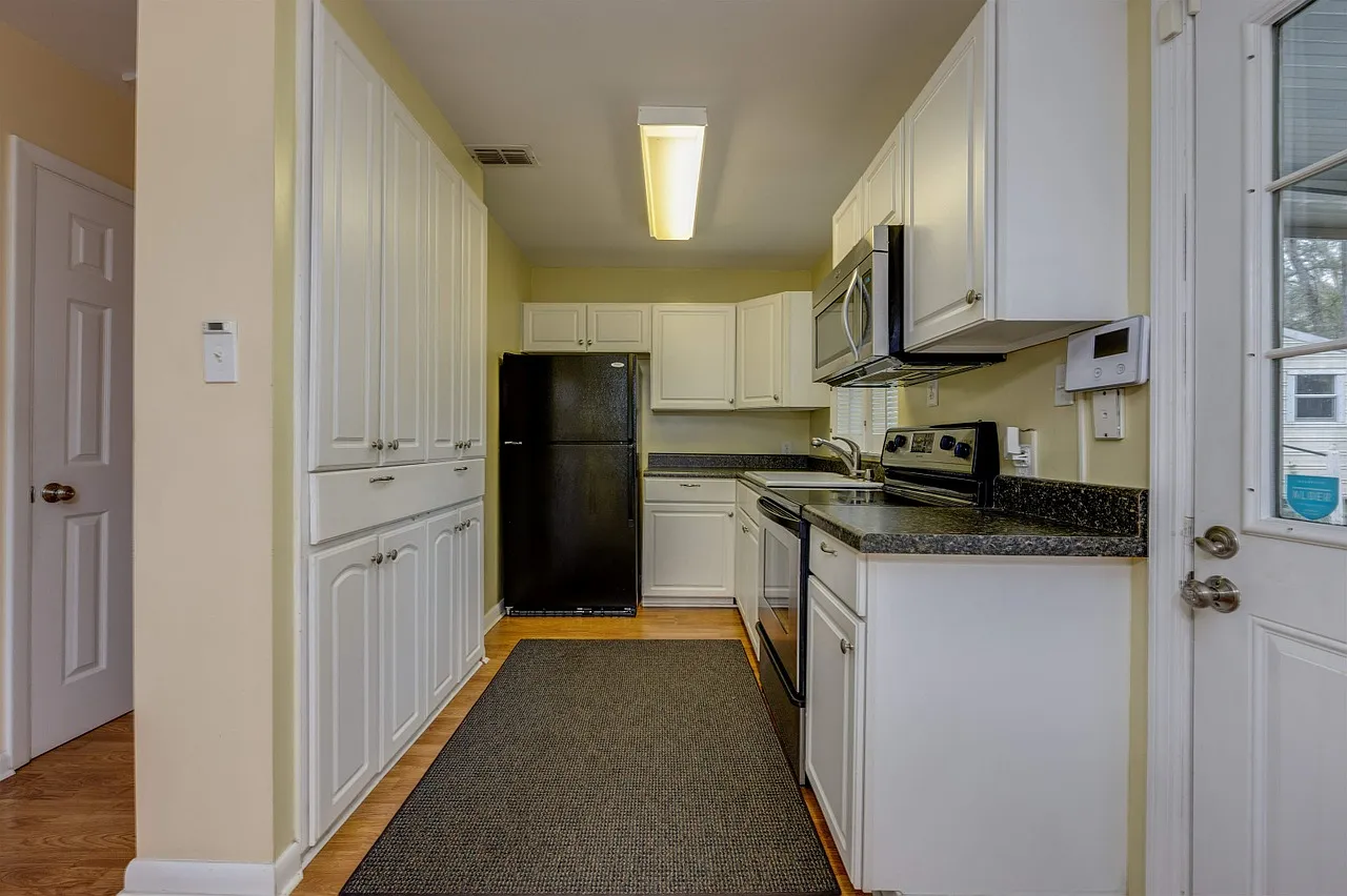 705 W 10th Ave — Photo 3