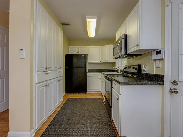 705 W 10th Ave — Photo 3