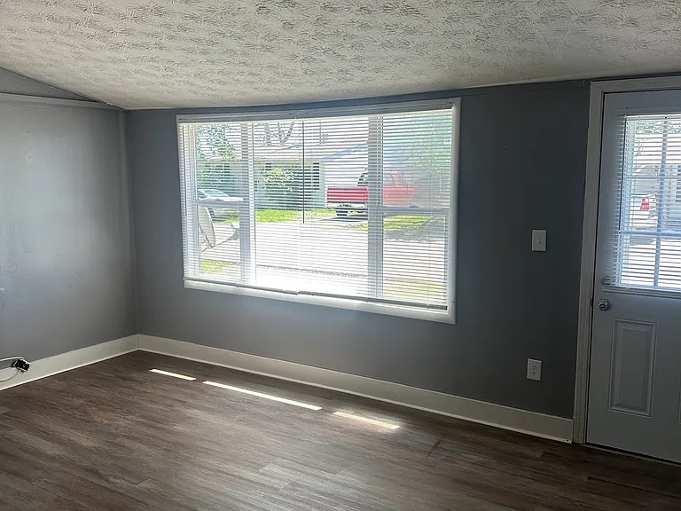 518 Clayton St — Photo 10