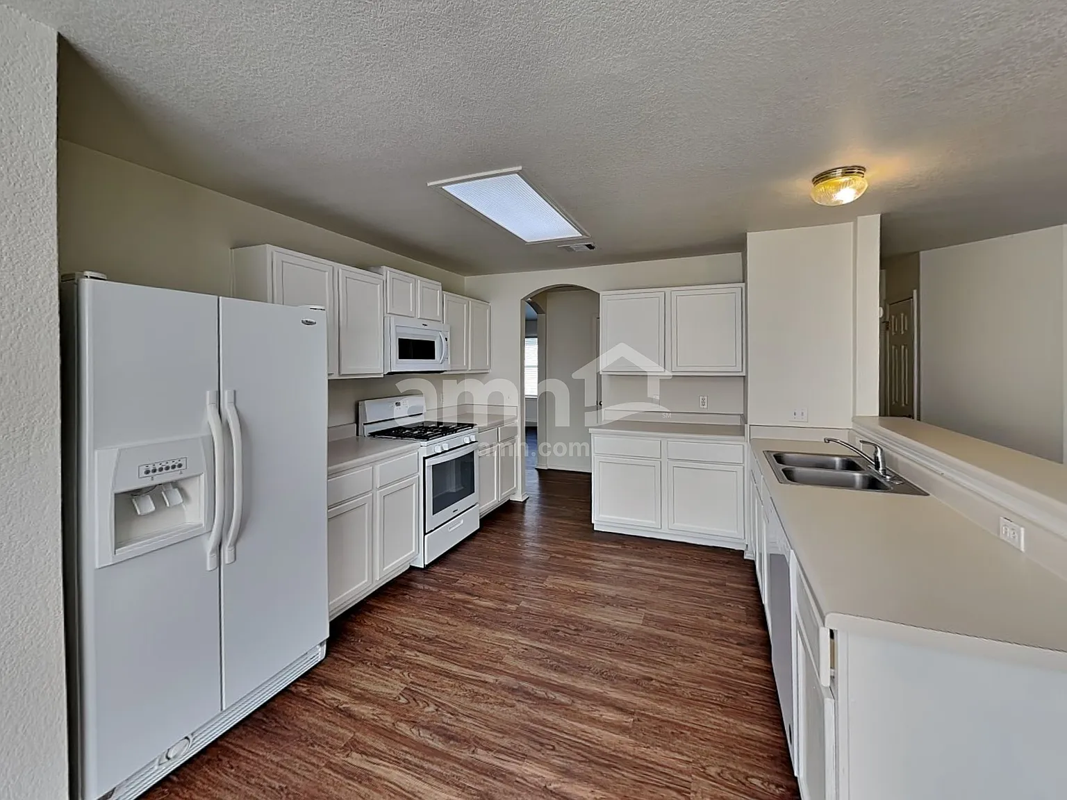 4 bed, 2.5 bath, 2722 sqft, $2,450 — Photo 3