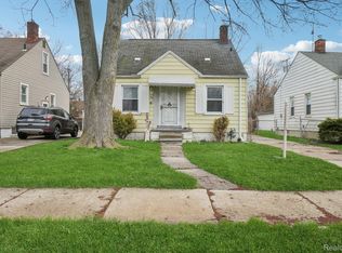 19717 Kenosha St, Harper Woods, MI 48225