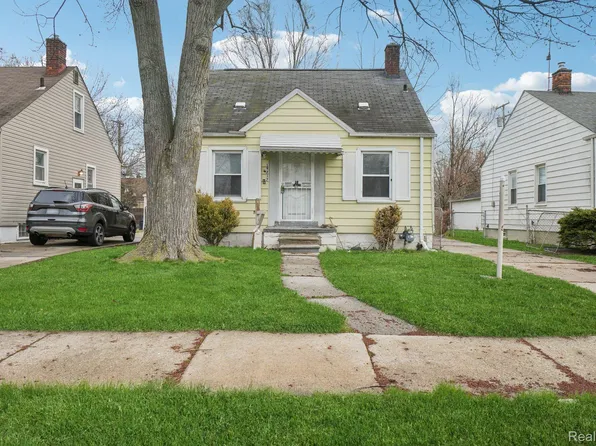 19717 Kenosha St, Harper Woods, MI 48225