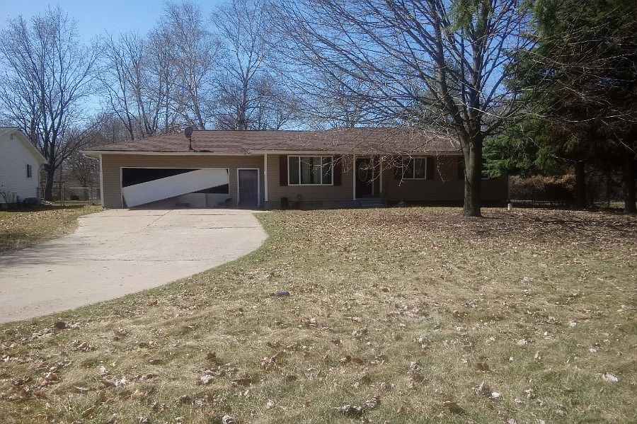 1st image of 4122 Whispering Oak Dr