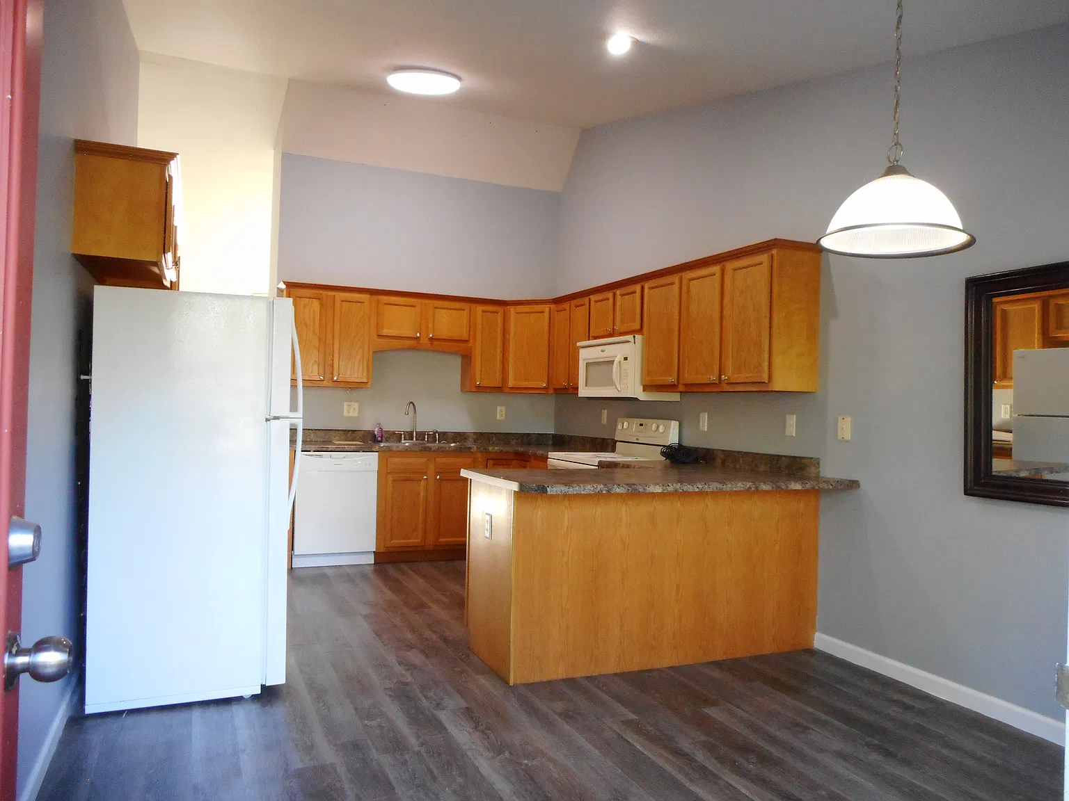 2 bed, 1000 sqft, $1,400 — Photo 3