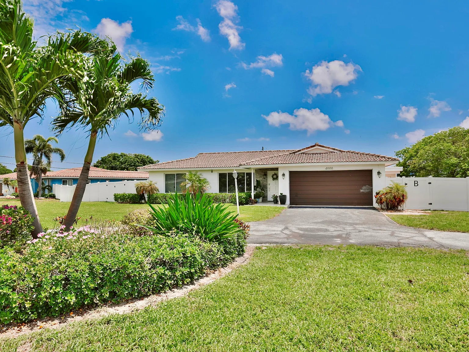 5 bed, 3.0 bath, 2640 sqft, $5,600 — Photo 3