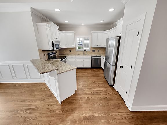 5th image of 3431 Shady Forest Dr