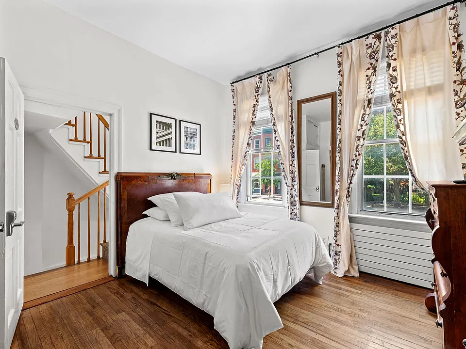30 8th Ave #3