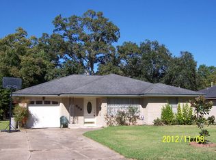 909 Meadowlane St, Angleton, TX 77515