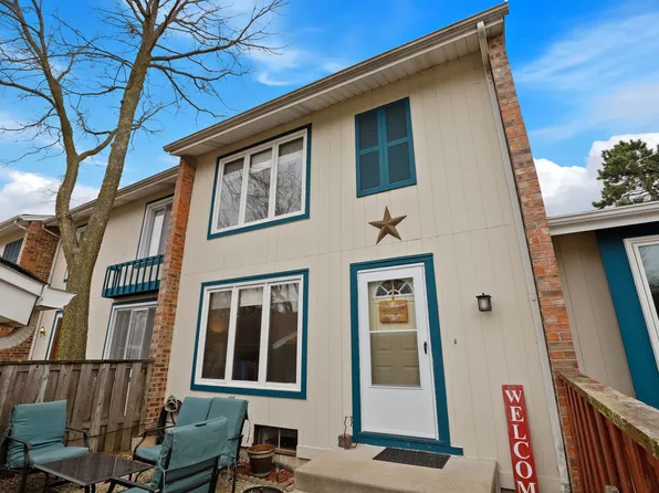 287 Colony Green Dr, Bloomingdale, IL 60108