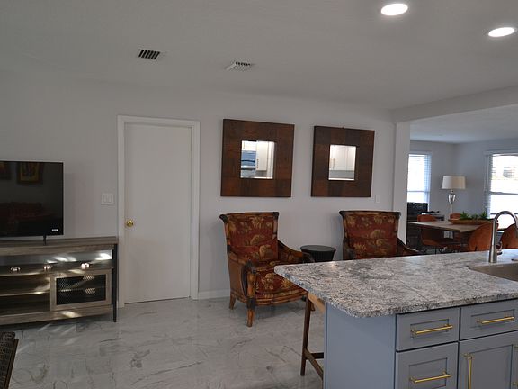 3rd image of 219 Driftwood Dr N