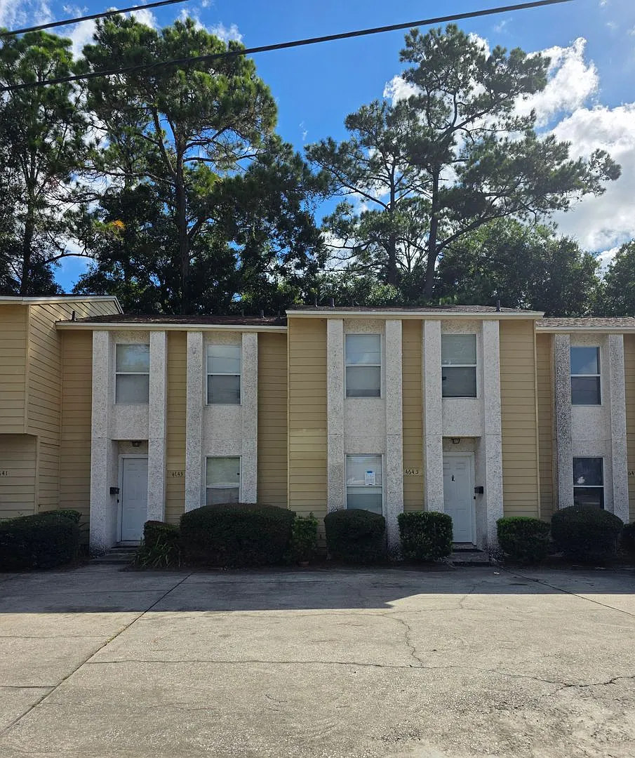 ZSBarnes Rd Townhomes — Photo 1