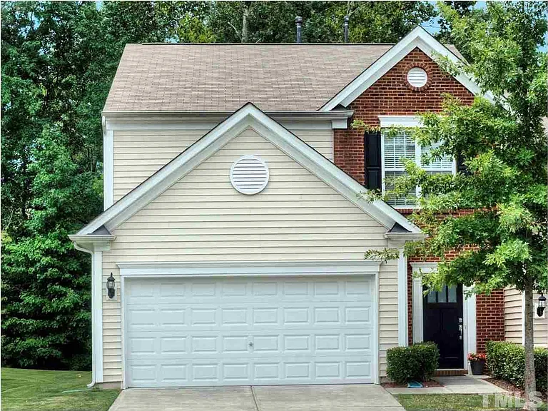 516 Dyersville Dr — Photo 1