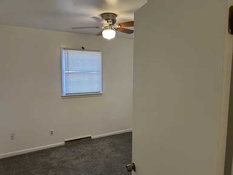 313 Sparta St — Photo 12