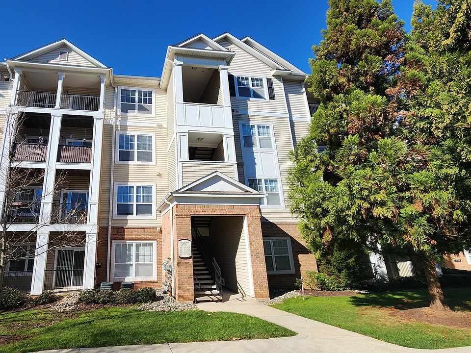 1st image of 19607 Galway Bay Cir APT 403